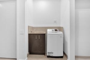 Wyndham Vale Retreat- Disability Friendly Accommodation- 4 Bedroom Holiday Home