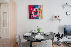 Karaván Courtyard Escape AC, Smart TV, Central Location