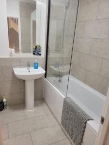 Cosy double room in Canada Water