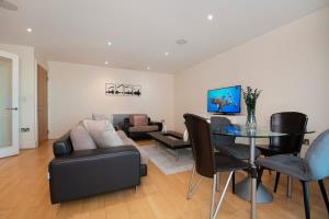Charming 2 bed Thames view