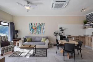 Plett Escape - Central & Walk to the Beach