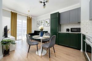 Dark Green Apartment in Wrocław Center with Desk and Balcony by Noclegi Renters