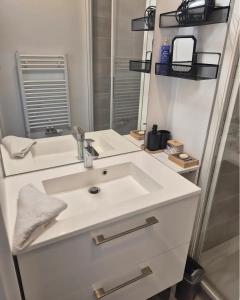 Appartements Apparemment 3 chambres neuf a 10 minutes de Paris : photos des chambres
