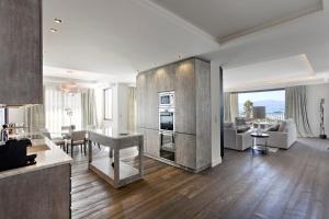 REF 1238 - Cannes Croisette - Sea view apartment for rent