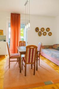 Million Star Apartment