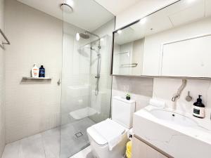 Minimalist One Bedroom Living in CBD