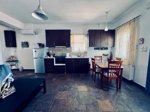 Portolos Apartments - Sarakiniko