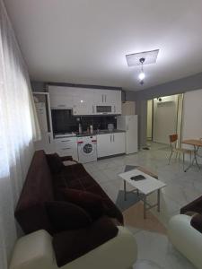 Zeytin apart, Daire 8