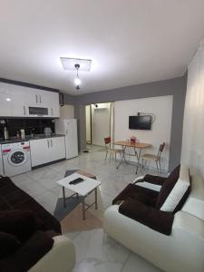 Zeytin apart, Daire 8