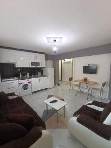 Zeytin apart, Daire 8