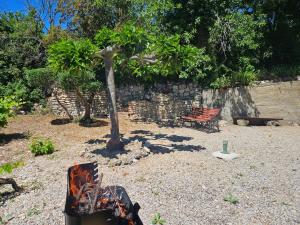 Maisons de vacances Maison en pierre pour 4 personnes en plaine nature a FOURNES - SIRAN : photos des chambres