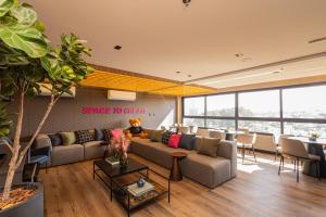 Sky Design Alphaville Housi by Anora Spaces