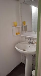 B&B / Chambres d'hotes Chambres D-hotes Le Bellevue - : photos des chambres