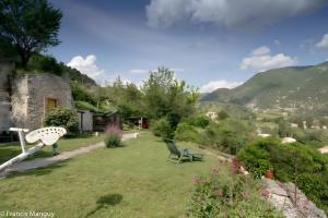 B&B / Chambres d'hotes Chambres D-hotes Le Bellevue - : photos des chambres