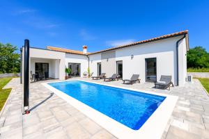 Villa Cell by Istrialux