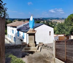 B&B / Chambres d'hotes Sejour Ressourcant a l-Ancienne Poste - Occitanie : photos des chambres