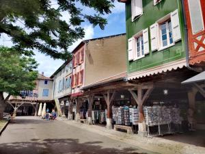 B&B / Chambres d'hotes Sejour Ressourcant a l-Ancienne Poste - Occitanie : photos des chambres
