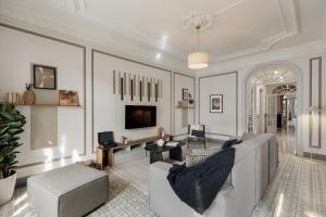 Kaftan - 5 bedrooms and balcony in Eixample Dreta