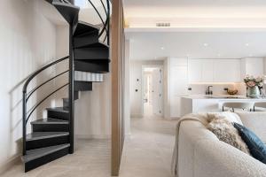 Penthouse Lira I Modern Luxurious Plunge Pool