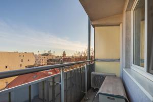 One Bedroom Apartment with Balcony in Poznan by Noclegi Renters