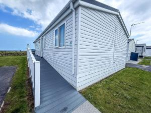 Stunning Lodge With Full Sea Views And Decking At Broadland Sands Ref 20076Cf