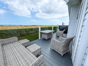 Stunning Lodge With Full Sea Views And Decking At Broadland Sands Ref 20076Cf