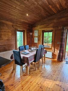 Damsel lodge, Lakeside lodges