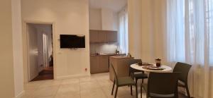 Florence Tropical Suite