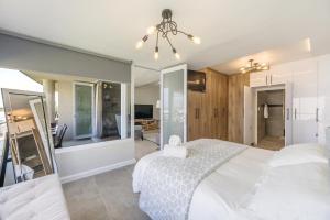 The Lagoon Beachfront Apartment