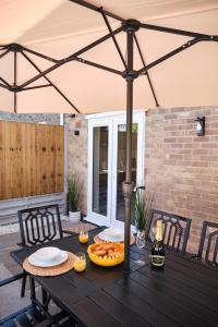 Spacious 4 Bed House Sleeps 6 Parking Garden in Loughborough