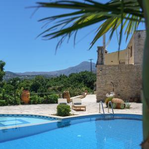 New Villa Myre3, A Family-Friendly Retreat in Crete with Private Pool & 3 Apartments