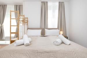 6 P Apartment, Central, Fast Internet, Work Station, Family & Group Friendly, Washer, Kitchen