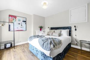 Spacious 4BR Home with Garden Close to Transport