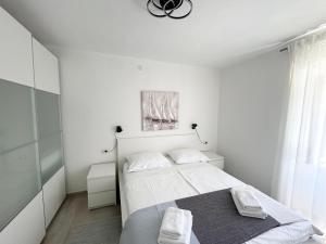 Perfectly located Cherry stone house