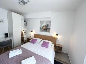 Perfectly located Cherry stone house