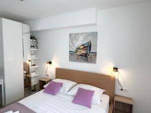 Perfectly located Cherry stone house