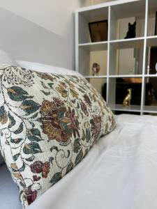 Rea Silena - Modern and Stylish Studio