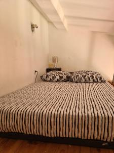 Appartements STUDIO INDEPENDANT AUBAGNE proche AIX CASSIS LA CIOTAT MARSEILLE : photos des chambres