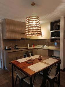 HOM I 2D2B, Estacionamiento, Terraza, Vista parcial al Lago, Wifi