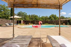 Gordes Villa avec piscine chauffée et privée , jacuzzi et pétanque calme