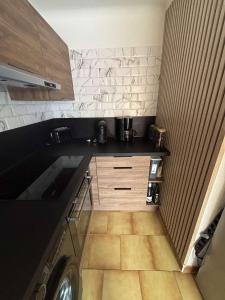Appartement trois pièces climatisé avec terrasse- AR021-034