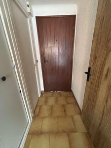 Appartement trois pièces climatisé avec terrasse- AR021-034