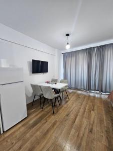 Studio triplu Saturn nr 2