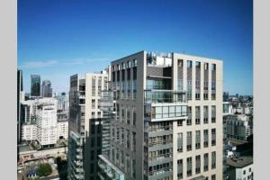 Close-Urban Chic - One Bedroom Apartment - Luxury Warsaw Stays- Platinum Towers&606