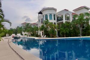 Luxury Oasis in Playacar - Tropical Pool