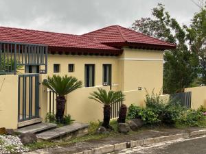 Premium 5 Bedroom Family Estate Overlooking Lake Taal