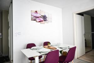 Appartements Le Golden - Centre Ville - Acces Transports en Commun - Balcon Cosy - Commerces a Proximite : photos des chambres