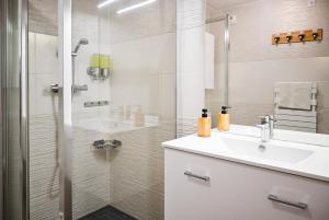 Appartements Le Golden - Centre Ville - Acces Transports en Commun - Balcon Cosy - Commerces a Proximite : photos des chambres