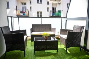 Appartements Le Golden - Centre Ville - Acces Transports en Commun - Balcon Cosy - Commerces a Proximite : photos des chambres