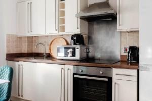 The Hyde Park Retreat - Stylish 2BR Family Apt.